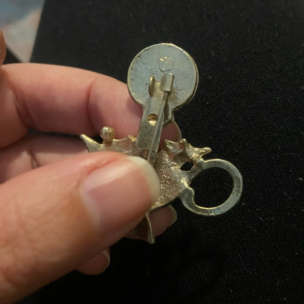 Festive Candle Brooch with Holly Design vintage - Picture 8 of 9